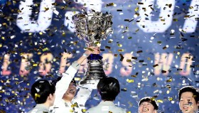 S15周边销量榜：Faker签名队服秒售罄。